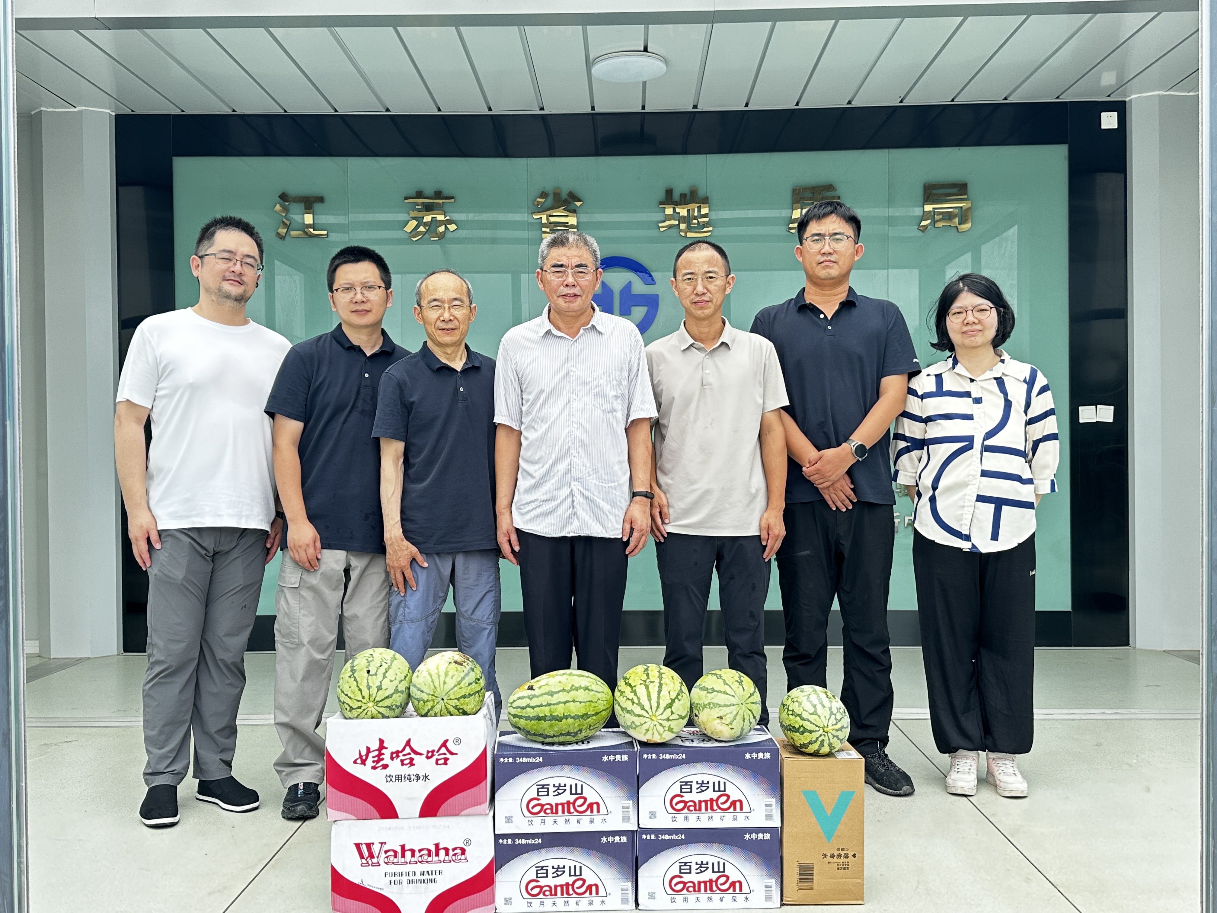南通掘苴盐碱地改良示范现场送清凉.jpg
