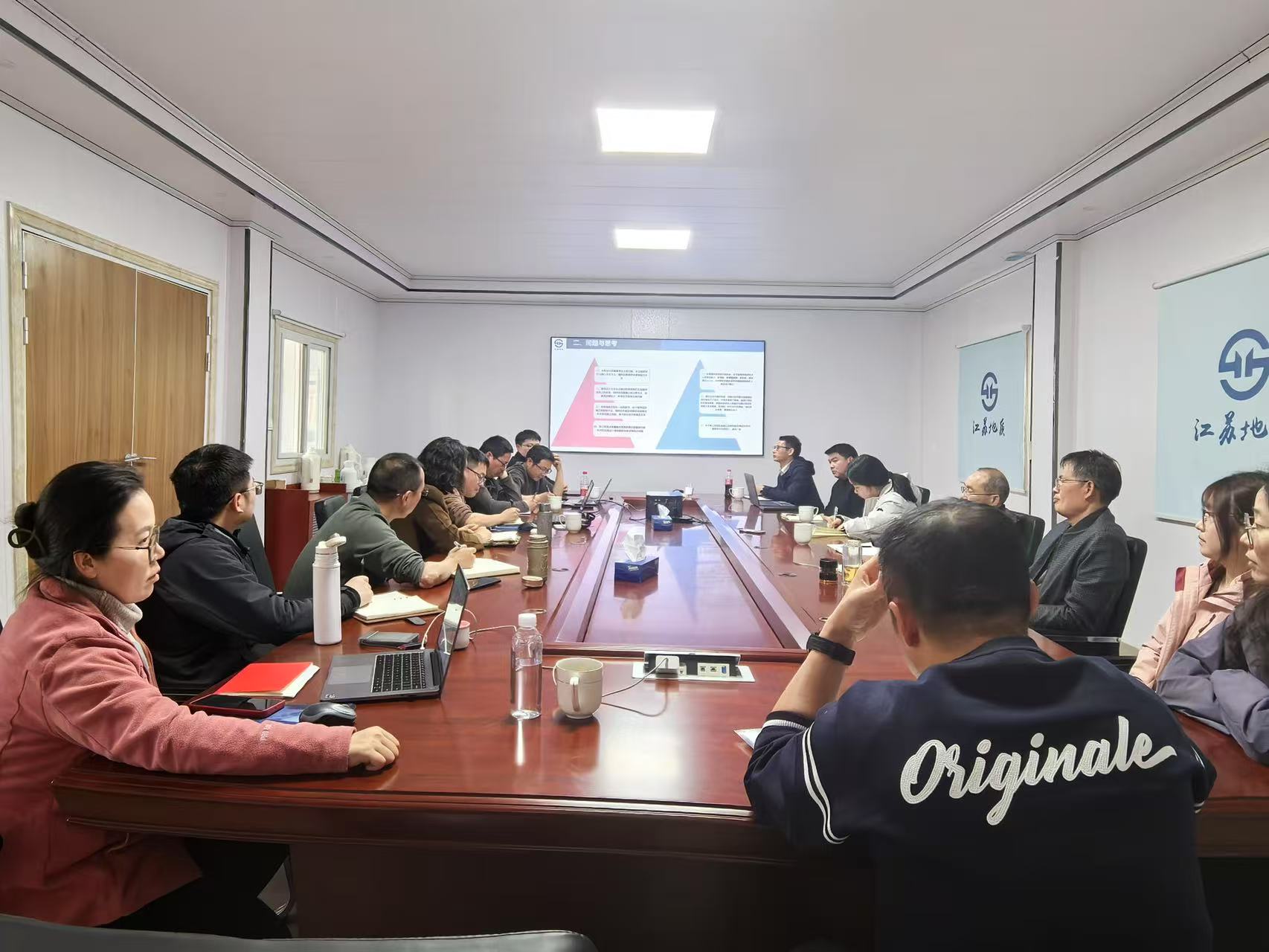 命运共同体支部共建，开展党建业务交流.jpg