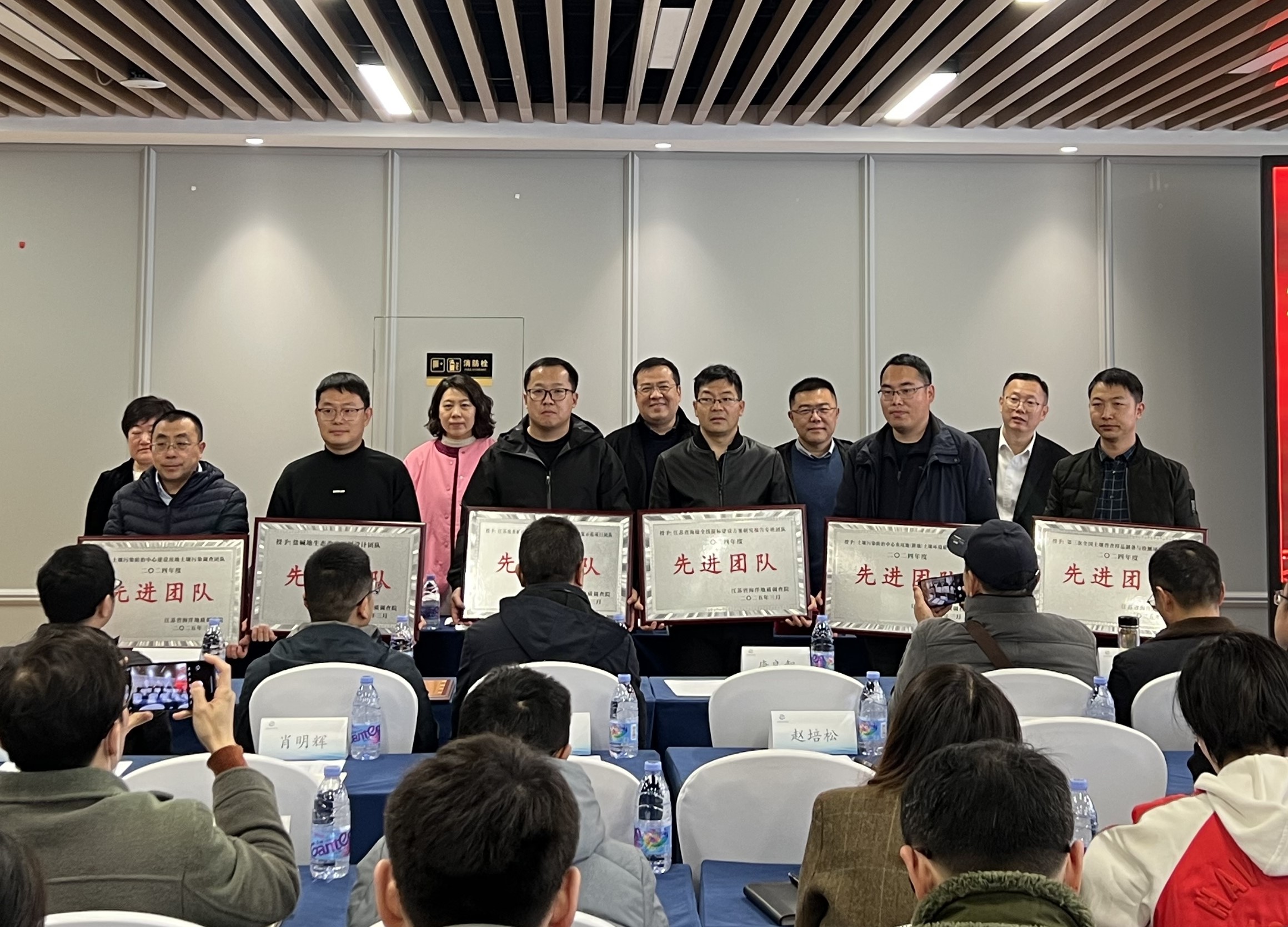 先进团队222.jpg