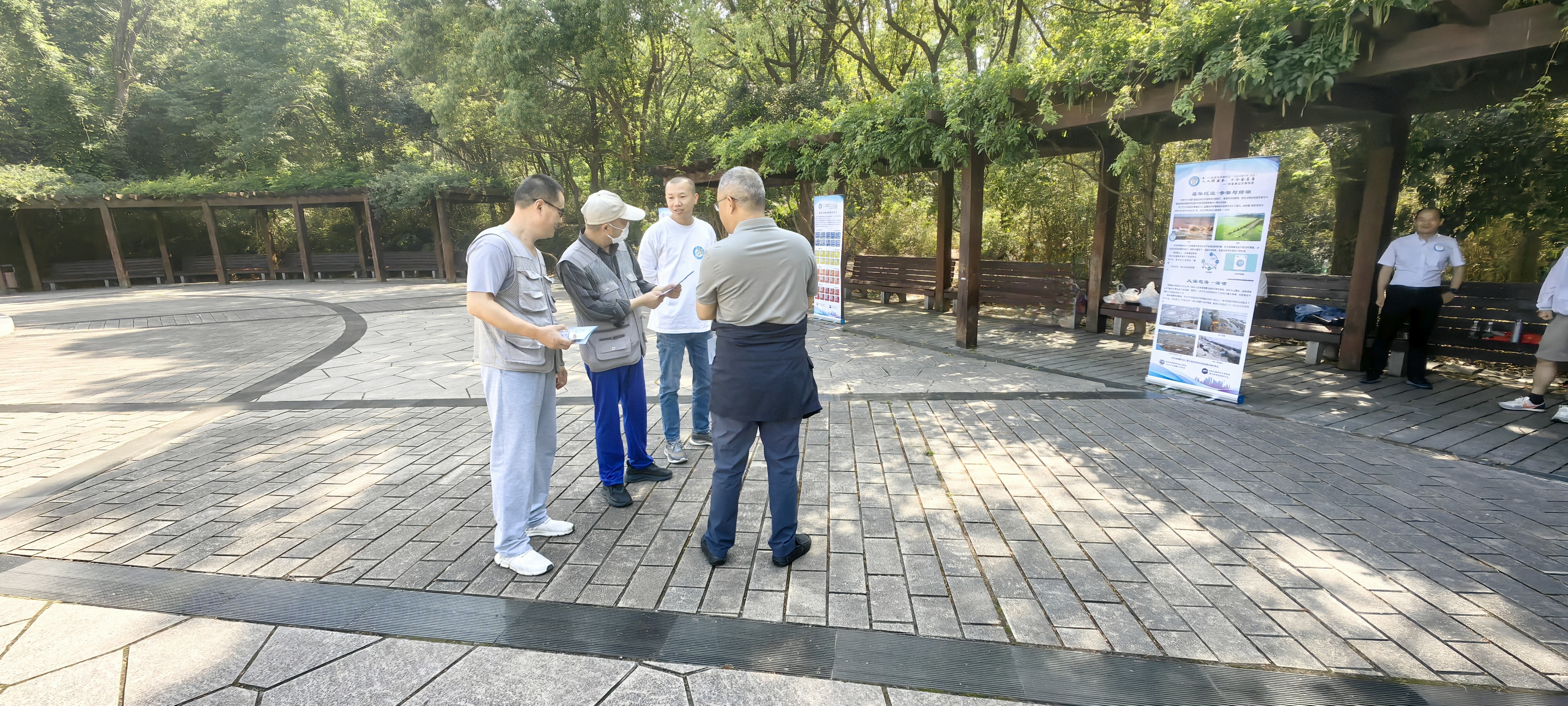 徒步宣传1.jpg